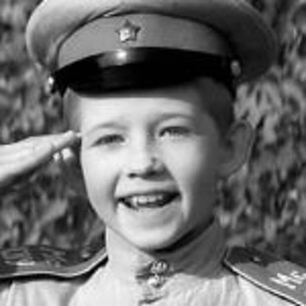Помните этого мальчишку из «Офицеров»? Ни за что не угадаете, кто он теперь!