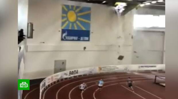 Крыша спорткомплекса в Кирове обрушилась во время детских соревнований
