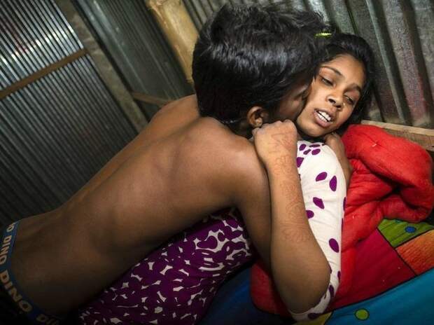 Жизнь, похожая на ад: как живут женщины в старейшем борделе Бангладеш бангладеш, бордель, обычаи, права женщин, проституция, секс-работницы, сексуальное рабство, традиции