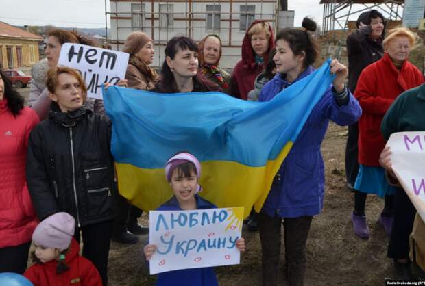 Когда-то 10 человек вышли на митинг "за весь Крым"