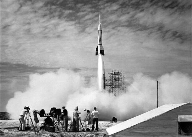 Первый запуск ракеты с мыса Канаверал, штат Флорида, 1950 год. история, ретро, фото