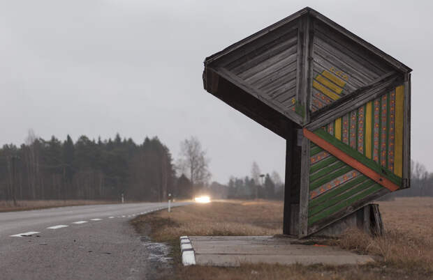 quibbll.com - Кристофер Хервиг (Christopher Herwig): Советская автобусная остановка - Эстония, г. Коотси