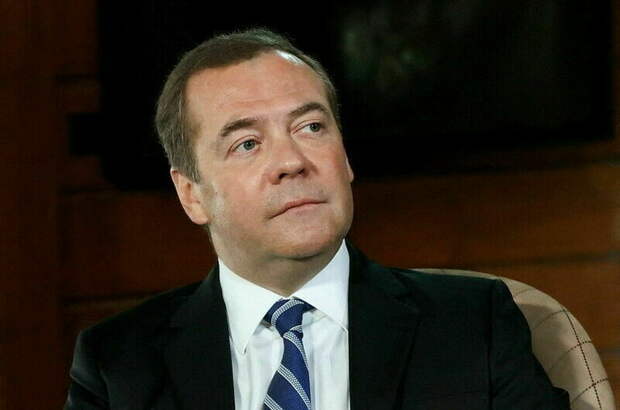 Дмитрий Медведев: Протухшая ливерная колбаса Шольц неожиданно разговорился и понёс откровенную пургу