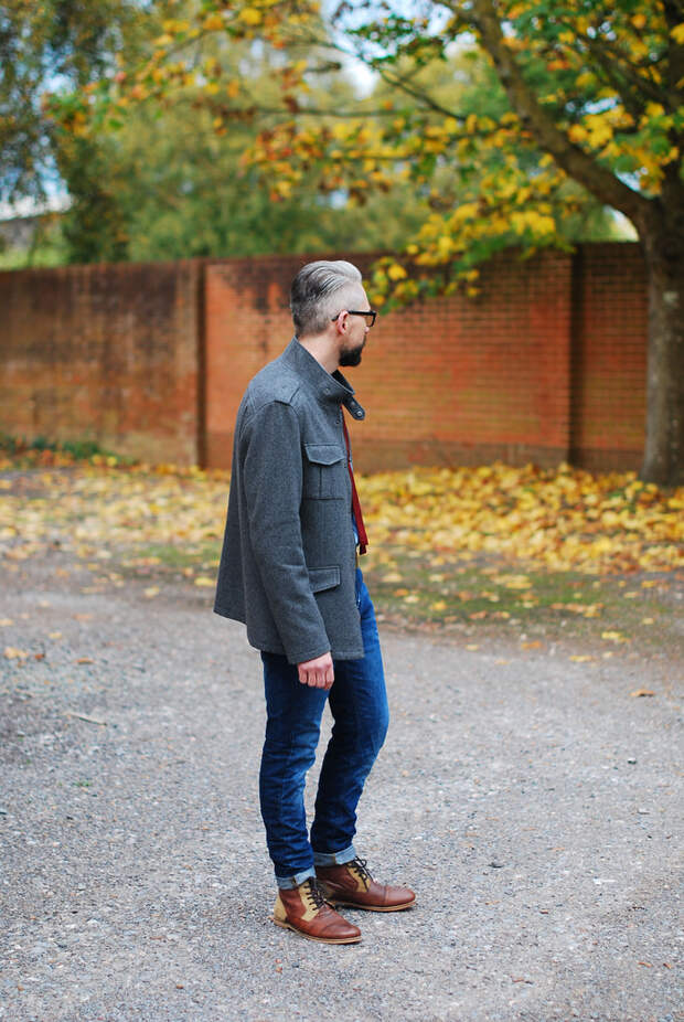 Smart grey coat, shirt and tie with skinny jeans and boots (over 40 menswear)