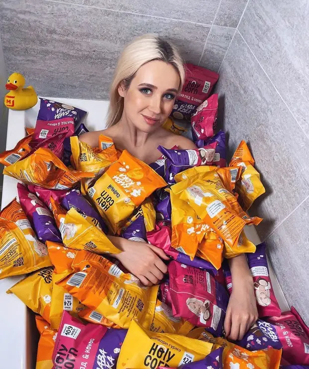 Клава Кока предстала в стильном образе