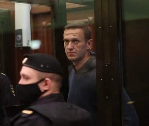 Насколько посадили. Навального посадили. Навальный в суде. Дело Ив Роше Навальный. Навальный в тюрьме.