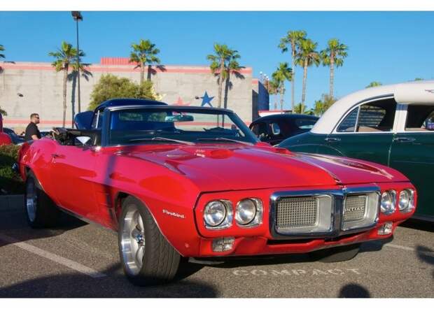Кабриолет Pontiac Firebird 1967 года выпуска 25 лет простоял в гараже