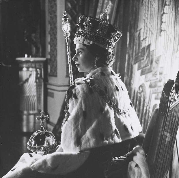 Королева Британии Елизавета II: 60 лет на троне (19 фото)