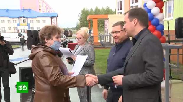 Архангельские переселенцы из аварийного жилья получили ключи от 10 квартир