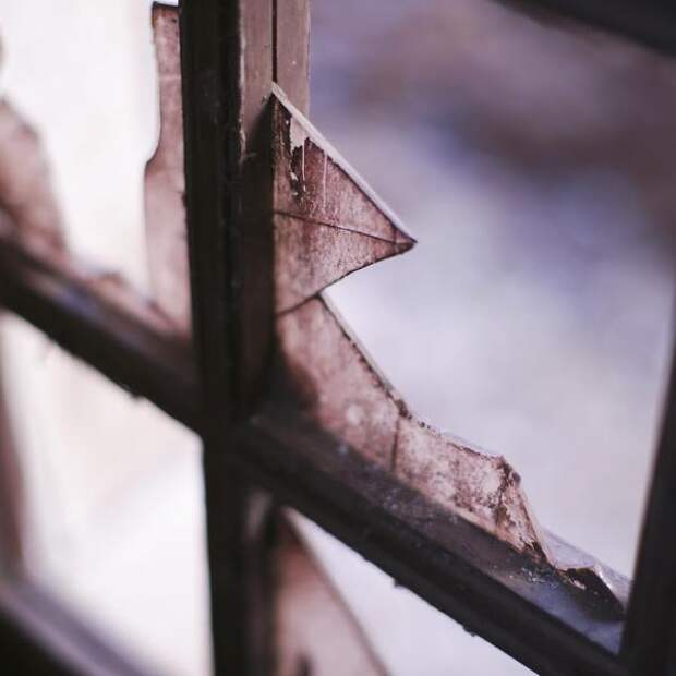 Не всегда разбитое окно говорит о чьем-то злом умысле