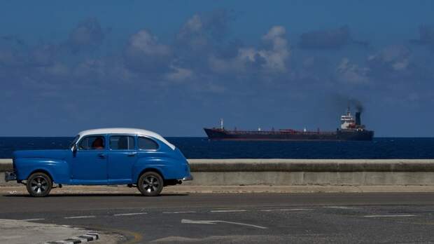 Российский танкер с гуманитарным грузом в 100 тысяч тонн нефти прибыл на Кубу