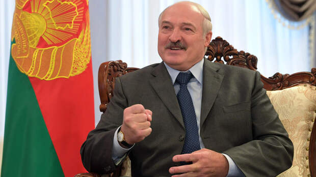 Лукашенко попросил спецслужбы цивилизованно прослушивать граждан