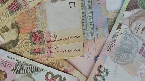 Украинцы в декабре 2021 года продали валюты на 253,7 млн долларов
