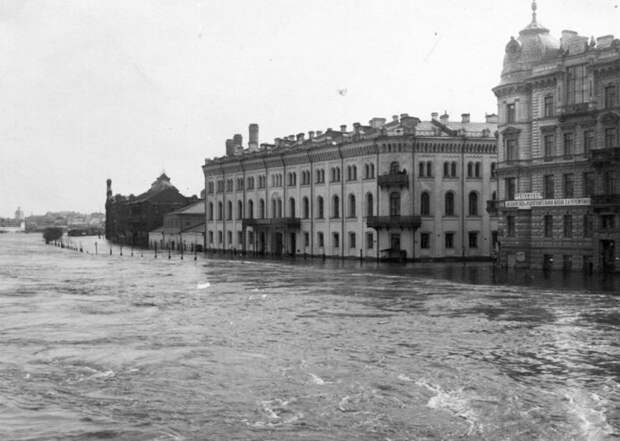 Как наводнение превратило Москву в Венецию (ФОТО)