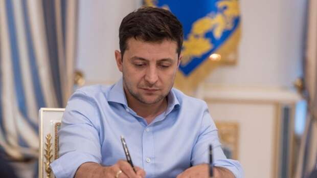 Глава офиса Зеленского назвал депутатов Рады сумасшедшими и больными людьми Глава офиса Зеленского назвал депутатов Рады сумасшедшими и больными людьми