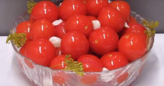 Эти помидорки... Ешь и еще хочется...