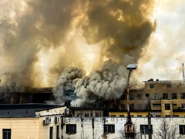 Пострадавшим во время пожара в НИИ ВКО в Твери оказывается медицинская помощь