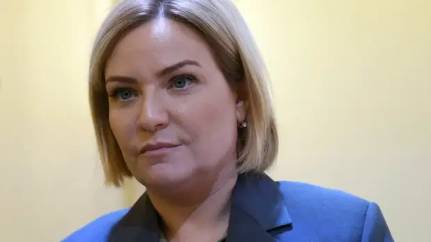 Глава Минкультуры ушла на самоизоляцию из-за коронавируса у отца