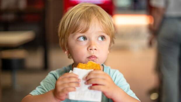 Ученые: вредная еда портит характер дошкольников