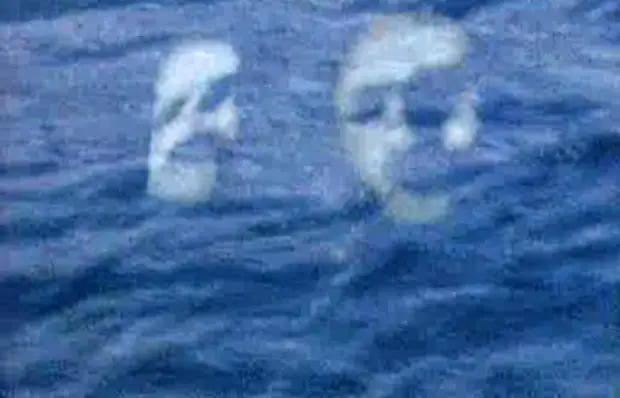 призрак под водой. приведения на воде. озеро призрак. лобаста русалка. болотница славянская мифология.