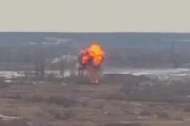 Очевидец снял удар по складу с дронами дальнего действия под Киевом