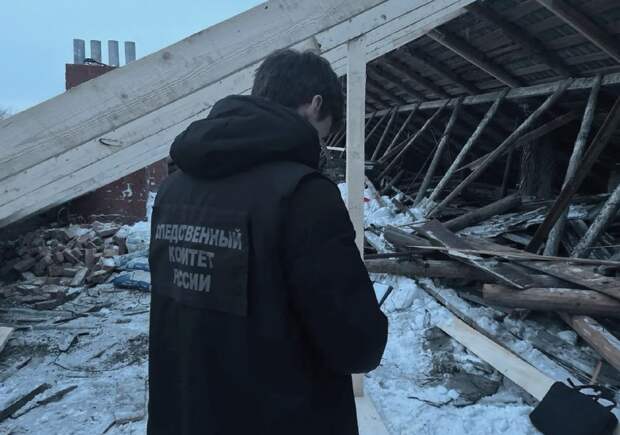 В Донском следователи проверяют обрушение крыши дома на улице Молодцова под тяжестью снега