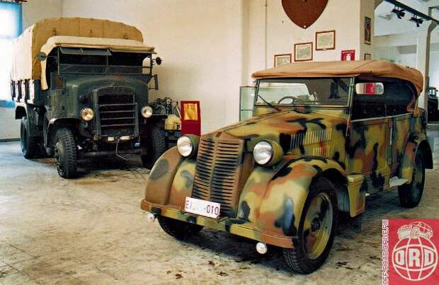 Основные «колониальные» транспортные средства времен Муссолини: штабной Fiat 508 CM 1100 mimetica (1939 год) с приводом на заднюю ось и SPA Dovunque 35 – «трехтонка» с колесной формулой 6х4 (1935 год).