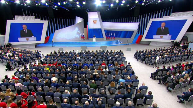 Иностранцы отреагировали на статьи западных СМИ про послание Путина Федеральному собранию