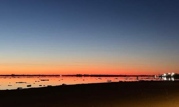 В порту Архангельск сохраняется ледоход от среднего до редкого