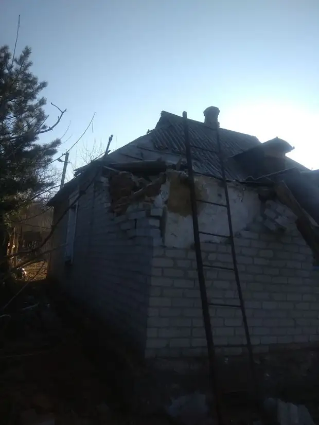 За сутки в ДНР погибли двое мирных жителей, 13 ранены. Разбито 50 домов