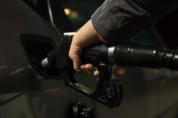 Госдума приняла закон о снижении акцизов на бензин и дизельное топливо