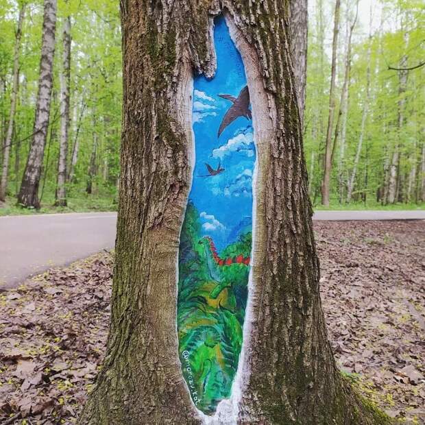 В парке «Тушинский» деревья украшают рисунками