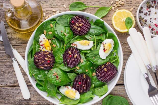 Не винегретом единым: вкусные и быстрые салаты со свеклой