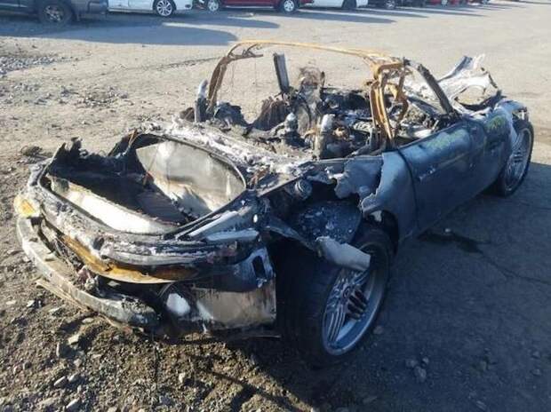 На BMW Z8 появилась первая ставка в 200 долларов.
