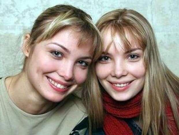 Очаровательные двойняшки Оля и Таня Арнтгольц в 90-ые годы.