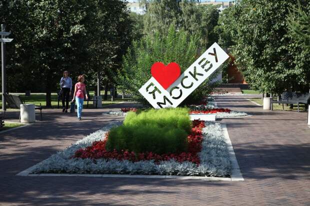 В Гончаровском парке / Фото: Роман Балаев, «Звездный бульвар»