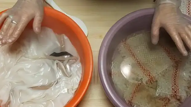 Верните белым вещам первоначальную белизну с помощью клея. Старый, но действительно рабочий способ