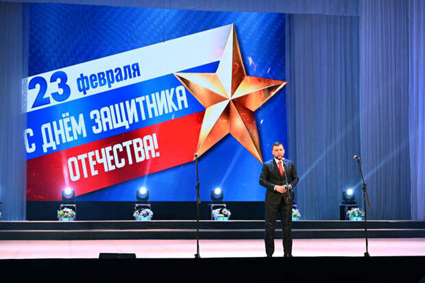 Пушилин присвоил звание Героя ДНР 18 военным на День защитника Отечества