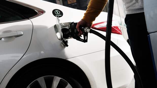 Моторное масло пахнет бензином — это нормально? На самом деле нет Моторное масло пахнет бензином — это нормально? На самом деле нет