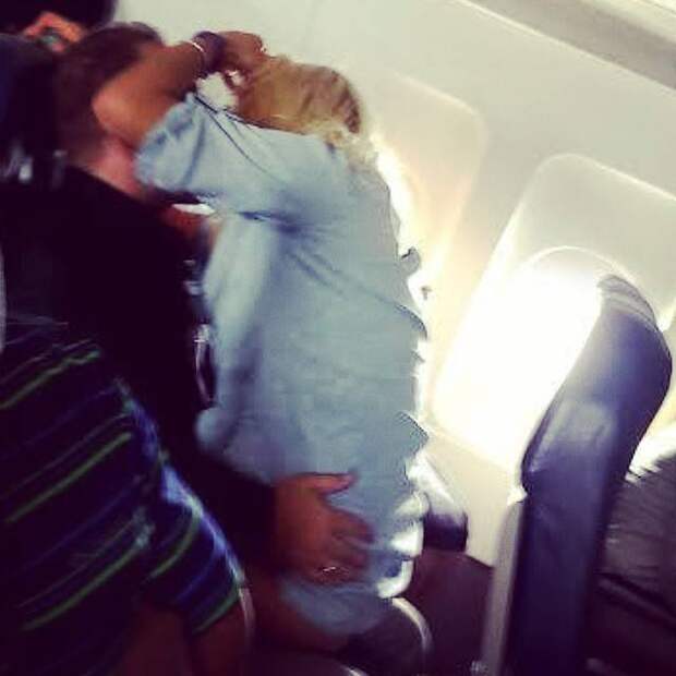 PassengerShaming11 Бывшая стюардесса выкладывает фотографии самых отвратительных пассажиров самолётов