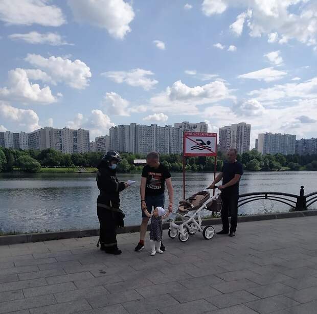 На набережной Москвы-реки проходит «Месячник безопасности на воде»