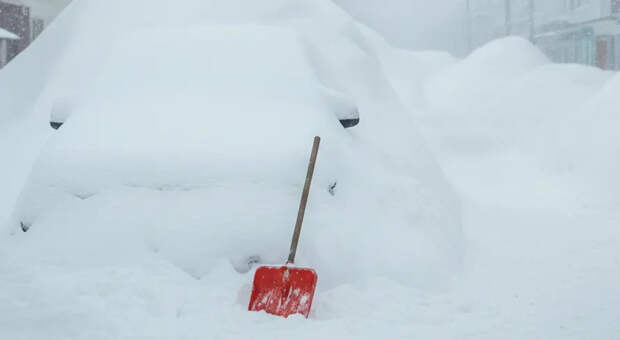 Житель Камчатки не нашёл скрытую в сугробе машину и заявил об угоне