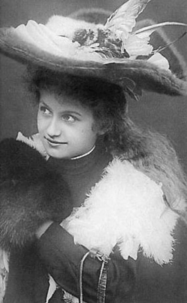 Дама в шляпке, 1910 год