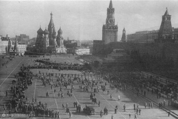 765 История московской очереди в фотографиях