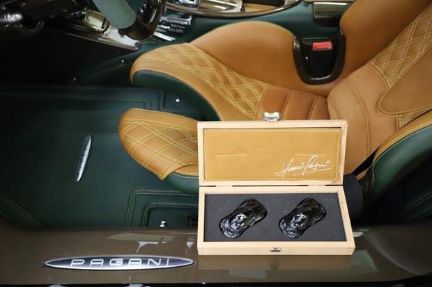 Гиперкар Pagani Huayra BC в необычном цвете