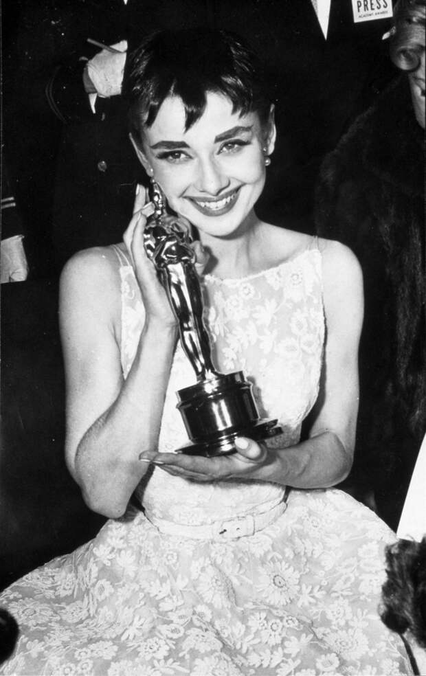Одри Хепберн — 90: самые красивые кадры с величайшей актрисой