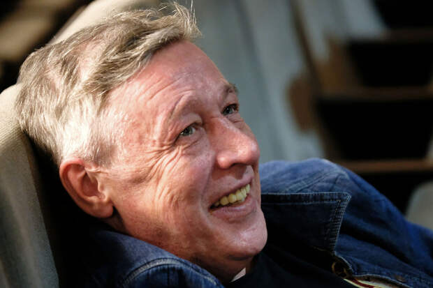 Актера Михаила Ефремова сняли возле театра Михалкова