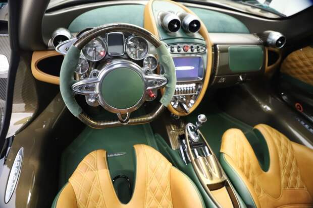 Гиперкар Pagani Huayra BC в необычном цвете