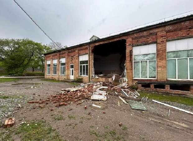 Выяснена причина обрушения крыши школы в Приморье