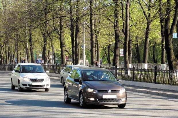 Госдума приняла закон, упрощающий получение автомобильных номерных знаков